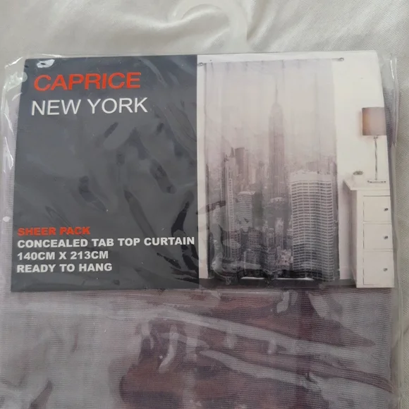 Curtains - Picture 1 of 6